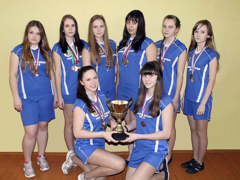 Волейбольная команда девушек.