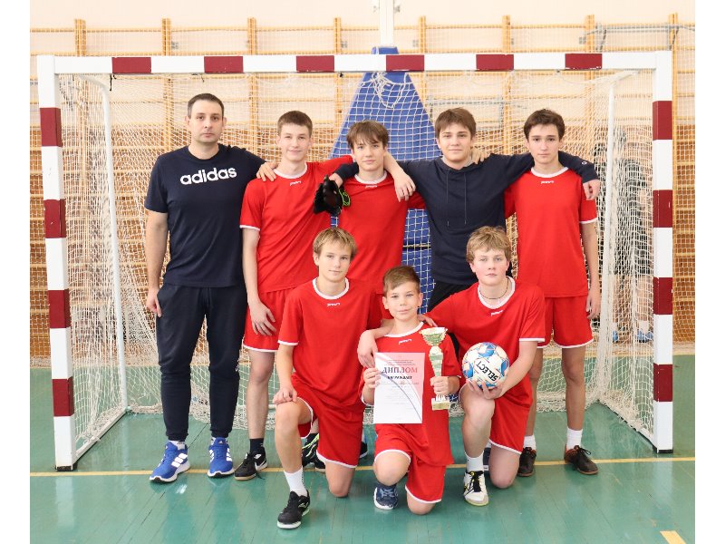 Золото футбольного поля: Команда Республиканского лицея – Чемпион Ленинского района по мини-футболу!.