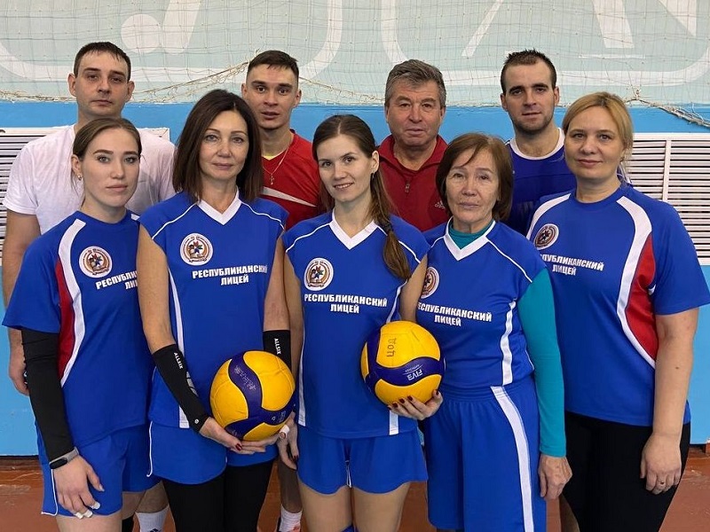 Серебро городских соревнований по волейболу — у наших педагогов!