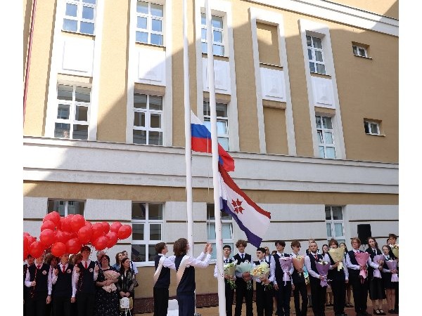 «В добрый путь, выпускники!»: В Республиканском лицее прозвенел Последний звонок — 2026.