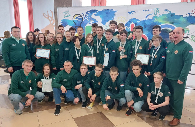 Юные физики лицея завоевали 13 медалей IEPhO-2022!.