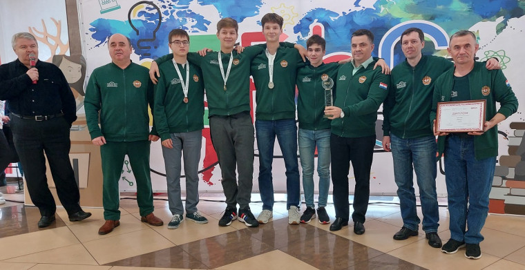 Юные физики лицея завоевали 13 медалей IEPhO-2022!.