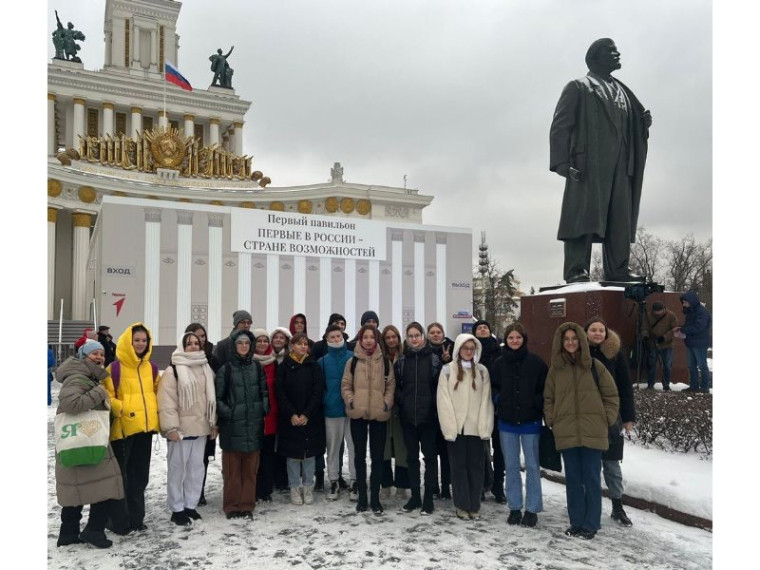 Обучающиеся лицея посетили грандиозную Международную выставку-форум «Россия».
