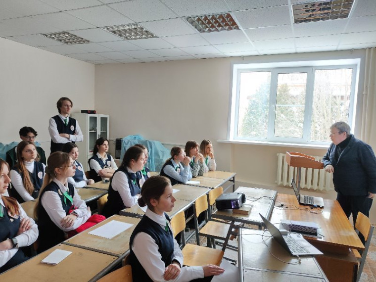 Сотрудники факультета биотехнологии и биологии МГУ им. Н. П. Огарева радушно приняли лицеистов!.