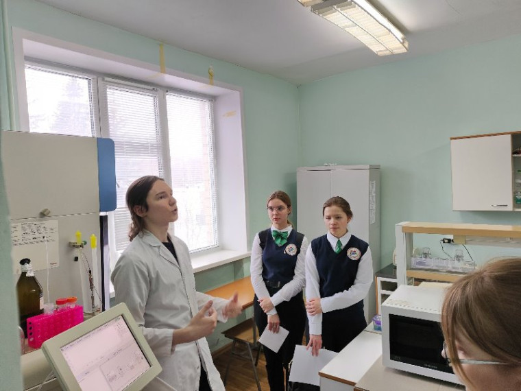 Сотрудники факультета биотехнологии и биологии МГУ им. Н. П. Огарева радушно приняли лицеистов!.